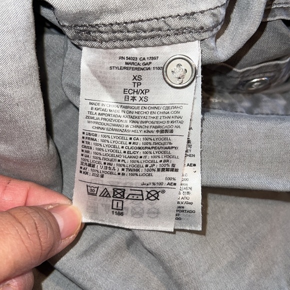 Gap gray lightweight shirt XS button down collared neck cuffs hi low hem loose - Picture 9 of 11